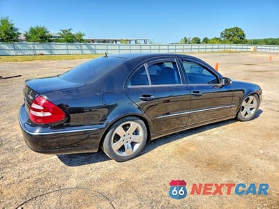 Trzecie zdjęcie samochodu z tyłu: 2006 MERCEDES-BENZ E 500 4MATIC VIN:WDBUF83J26X200587 - miniatura