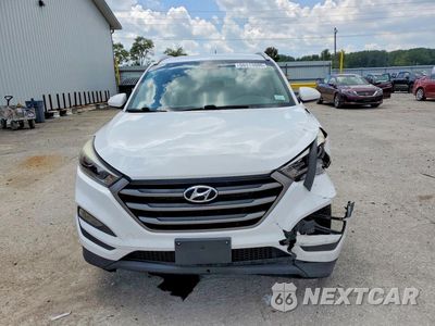 Piąte zdjęcie samochodu w środku: 2016 HYUNDAI TUCSON SE VIN:KM8J33A43GU130612 - miniatura