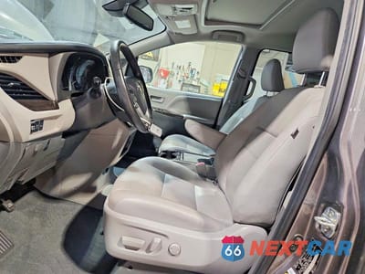 Zdjęcie 7 z 13 samochodu: 2020 TOYOTA SIENNA XLE 7-PASSENGER VIN:5TDDZ3DC9LS228111 - miniatura