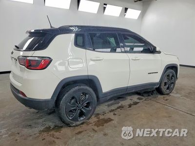 Trzecie zdjęcie samochodu z tyłu: 2019 JEEP COMPASS LATITUDE VIN:3C4NJDBB4KT772418 - miniatura