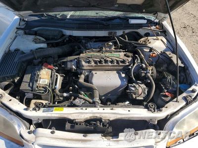 Zdjęcie 11 z 12 samochodu: 2001 HONDA ACCORD EX VIN:1HGCG327X1A001383 - miniatura