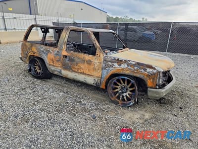 Czwarte zdjęcie samochodu z boku: 1998 CHEVROLET TAHOE K1500 VIN:3GNEK18R4WG149743 - miniatura