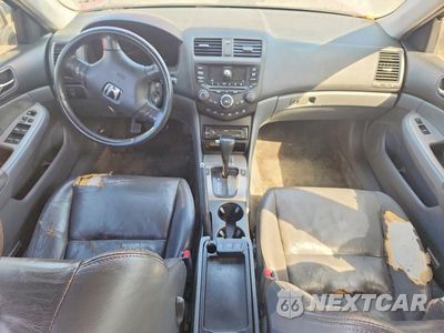 Zdjęcie 8 z 12 samochodu: 2005 HONDA ACCORD EX VIN:1HGCM66555A040729 - miniatura