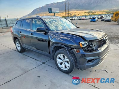 Czwarte zdjęcie samochodu z boku: 2018 VOLKSWAGEN ATLAS SE VIN:1V2LR2CA8JC514745 - miniatura