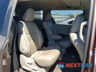 Zdjęcie 11 z 14 samochodu: 2018 TOYOTA SIENNA XLE PREMIUM 8-PASSENGER VIN:5TDYZ3DC3JS953170 - miniatura