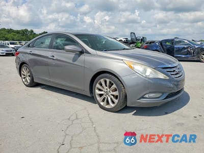 Czwarte zdjęcie samochodu z boku: 2012 HYUNDAI SONATA SE 2.0T VIN:5NPEC4AB6CH458542 - miniatura
