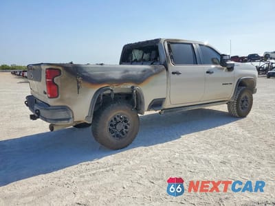 Trzecie zdjęcie samochodu z tyłu: 2026 CHEVROLET SILVERADO K2500 ZR2 VIN:1GC4KYEY9TF229450 - miniatura