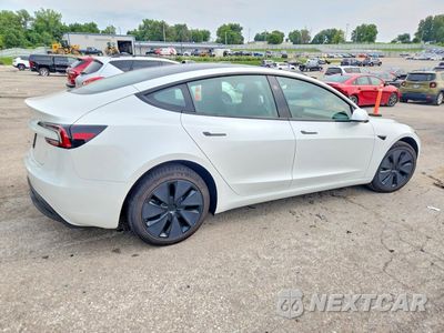 Trzecie zdjęcie samochodu z tyłu: 2026 TESLA MODEL 3 VIN:5YJ3E1EA5TF169006 - miniatura
