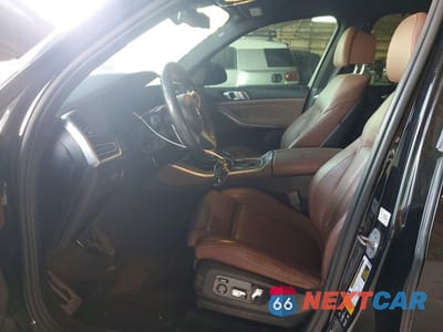 Zdjęcie 7 z 13 samochodu: 2020 BMW X5 M50I VIN:5UXJU4C05L9B94196 - miniatura