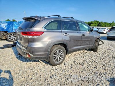 Trzecie zdjęcie samochodu z tyłu: 2019 TOYOTA HIGHLANDER XLE VIN:5TDJZRFH5KS589137 - miniatura