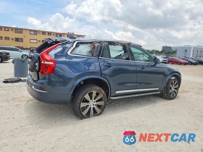 Trzecie zdjęcie samochodu z tyłu: 2024 VOLVO XC90 ULTIMATE VIN:YV4H60CF8R1244808 - miniatura