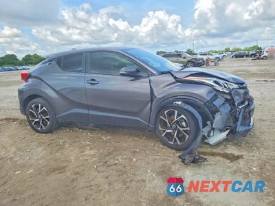 Czwarte zdjęcie samochodu z boku: 2021 TOYOTA C-HR XLE VIN:JTNKHMBX6M1106256 - miniatura