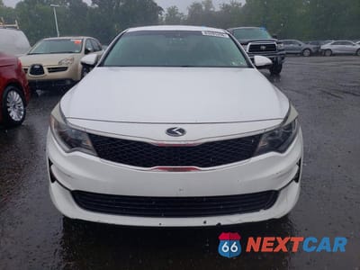Piąte zdjęcie samochodu w środku: 2017 KIA OPTIMA LX VIN:5XXGT4L39HG123177 - miniatura