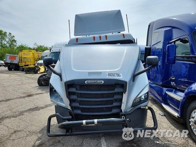 Piąte zdjęcie samochodu w środku: 2024 FREIGHTLINER CASCADIA 126 SEMI TRUCK VIN:1FUJHLDV8RLUP2679 - miniatura