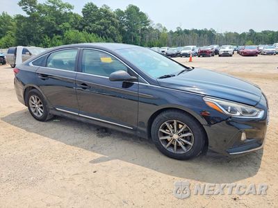 Czwarte zdjęcie samochodu z boku: 2018 HYUNDAI SONATA SE VIN:5NPE24AF7JH626384 - miniatura