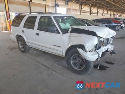 Czwarte zdjęcie samochodu z boku: 2004 CHEVROLET BLAZER VIN:1GNCS13X24K155933 - miniatura