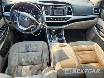Zdjęcie 8 z 14 samochodu: 2019 TOYOTA HIGHLANDER LE VIN:5TDZARFH6KS049418 - miniatura