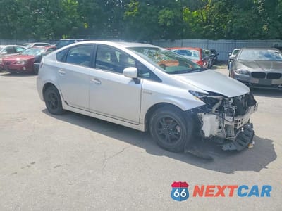 Czwarte zdjęcie samochodu z boku: 2013 TOYOTA PRIUS TWO VIN:JTDKN3DU4D5571184 - miniatura