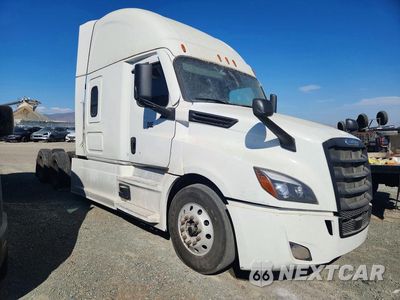 Czwarte zdjęcie samochodu z boku: 2024 FREIGHTLINER CASCADIA 126 SEMI TRUCK VIN:3AKJHHDR9RSUV0811 - miniatura