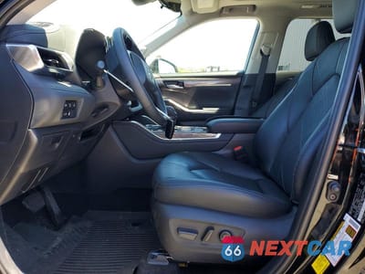 Zdjęcie 7 z 12 samochodu: 2025 TOYOTA HIGHLANDER HYBRID PLATINUM VIN:5TDEBRCHXSS649164 - miniatura
