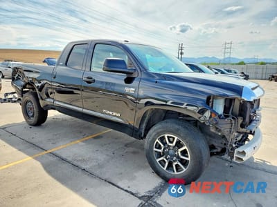 Czwarte zdjęcie samochodu z boku: 2019 TOYOTA TUNDRA SR5 VIN:5TFUY5F18KX869334 - miniatura