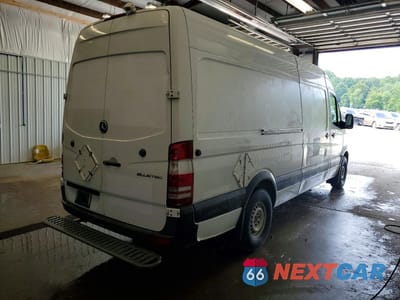 Trzecie zdjęcie samochodu z tyłu: 2014 MERCEDES-BENZ SPRINTER 2500 DELIVERY VAN VIN:WD3PE8DE4E5897381 - miniatura