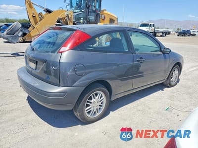 Trzecie zdjęcie samochodu z tyłu: 2005 FORD FOCUS ZX3 VIN:3FAFP31N55R105096 - miniatura