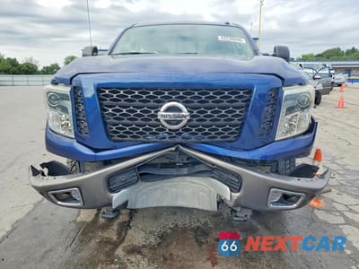 Piąte zdjęcie samochodu w środku: 2016 NISSAN TITAN XD PRO-4X VIN:1N6BA1F47GN503122 - miniatura