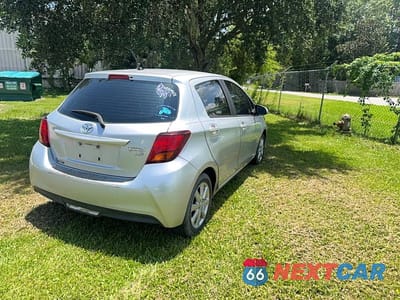 Trzecie zdjęcie samochodu z tyłu: 2016 TOYOTA YARIS 5-DOOR LE VIN:VNKKTUD35GA071024 - miniatura