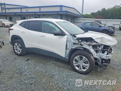 Czwarte zdjęcie samochodu z boku: 2025 CHEVROLET TRAX LS VIN:KL77LFEP2SC113266 - miniatura