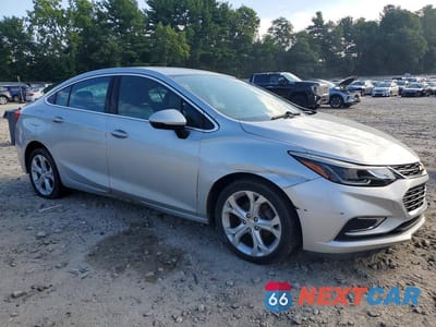 Czwarte zdjęcie samochodu z boku: 2018 CHEVROLET CRUZE PREMIER VIN:1G1BF5SM2J7201095 - miniatura