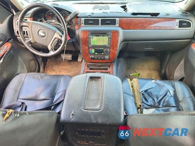Zdjęcie 8 z 13 samochodu: 2010 CHEVROLET SUBURBAN C1500 LTZ VIN:1GNUCKE02AR173357 - miniatura