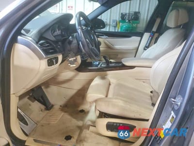 Zdjęcie 7 z 13 samochodu: 2015 BMW X5 XDRIVE50I VIN:5UXKR6C57F0J79136 - miniatura
