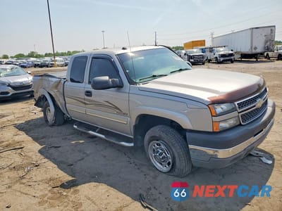 Czwarte zdjęcie samochodu z boku: 2005 CHEVROLET SILVERADO C2500 HEAVY DUTY VIN:1GCHC29U35E102186 - miniatura