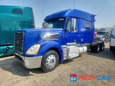 2007 VOLVO VT SEMI TRUCK 4V4LC9KL27N483928 - główne zdjęcie licytacji z USA - miniatura