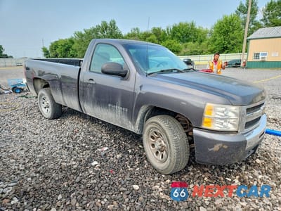 Czwarte zdjęcie samochodu z boku: 2010 CHEVROLET SILVERADO K1500 VIN:1GCPKPEAXAZ201484 - miniatura