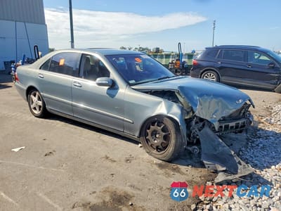 Czwarte zdjęcie samochodu z boku: 2004 MERCEDES-BENZ S 430 VIN:WDBNG70J94A403721 - miniatura