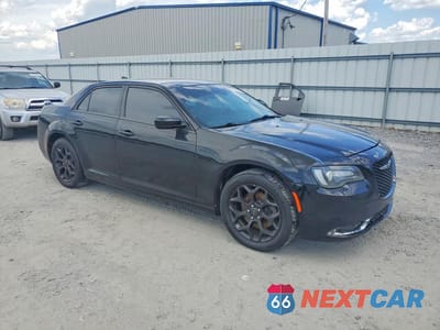 Czwarte zdjęcie samochodu z boku: 2019 CHRYSLER 300 S VIN:2C3CCAGG0KH586134 - miniatura