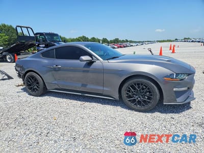 Czwarte zdjęcie samochodu z boku: 2021 FORD MUSTANG VIN:1FA6P8TH5M5127850 - miniatura