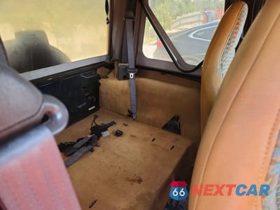 Zdjęcie 10 z 12 samochodu: 1997 JEEP WRANGLER / TJ SPORT VIN:1J4FY19S4VP433990 - miniatura