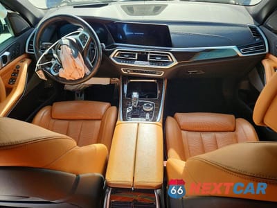Zdjęcie 8 z 13 samochodu: 2021 BMW X5 XDRIVE45E VIN:5UXTA6C03M9F96619 - miniatura