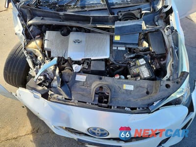 Zdjęcie 11 z 13 samochodu: 2016 TOYOTA PRIUS FOUR TOURING VIN:JTDKARFU0G3008516 - miniatura