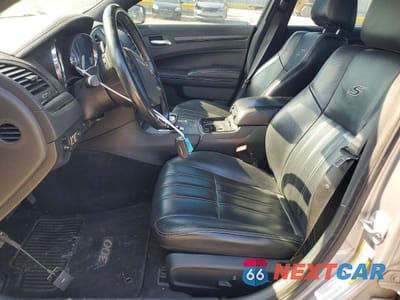 Zdjęcie 7 z 12 samochodu: 2014 CHRYSLER 300 S VIN:2C3CCABGXEH120187 - miniatura