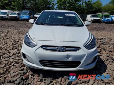 Piąte zdjęcie samochodu w środku: 2017 HYUNDAI ACCENT SE VIN:KMHCT5AE3HU363209 - miniatura