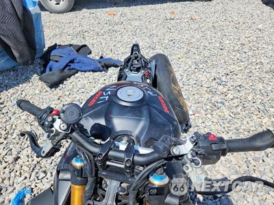 Piąte zdjęcie samochodu w środku: 2024 DUCATI STREETFIGHTER V4 VIN:ZDMFAKWW3RB009103 - miniatura