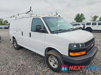 Czwarte zdjęcie samochodu z boku: 2020 CHEVROLET EXPRESS G2500 VIN:1GCWGAFG3L1275831 - miniatura