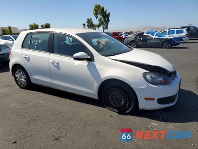 Czwarte zdjęcie samochodu z boku: 2013 VOLKSWAGEN GOLF VIN:WVWDB7AJ5DW131438 - miniatura