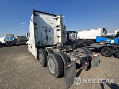Trzecie zdjęcie samochodu z tyłu: 2022 FREIGHTLINER CASCADIA 1 - SEMI TRUCK VIN:3AKJHHDR1NSND0545 - miniatura