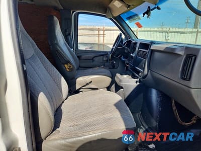 Zdjęcie 7 z 13 samochodu: 2005 GMC SAVANA G3500 VIN:1GTHG39U451251272 - miniatura