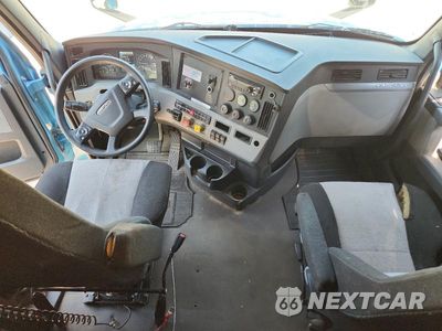 Zdjęcie 8 z 14 samochodu: 2020 FREIGHTLINER CASCADIA 126 SEMI TRUCK VIN:3AKJHHDR9LSLS2706 - miniatura